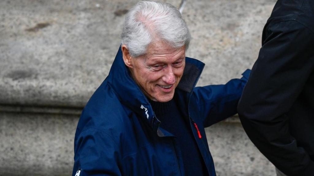 Bill Clinton Crashes Jerry Jones Press Conference