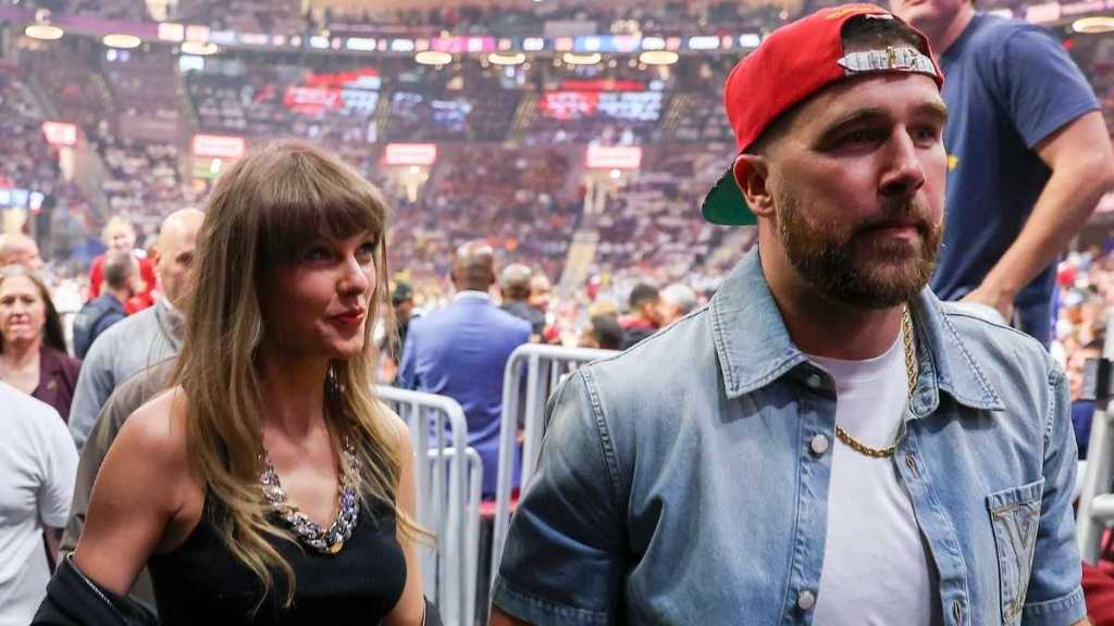 Taylor Swift’s Gesture to Travis Kelce at Knicks Game Goes Viral