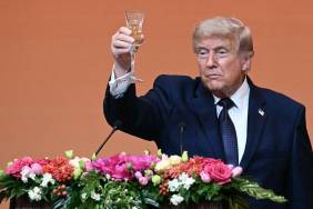 Donald Trump's Makeup Covered Bruised Hand Makes Appearance Alongside President Xi