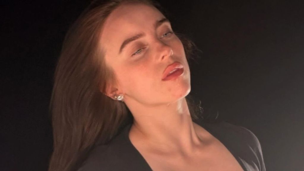 Billie Eilish’s Cleavage-Baring Look Has Fans Saying ‘Damn’