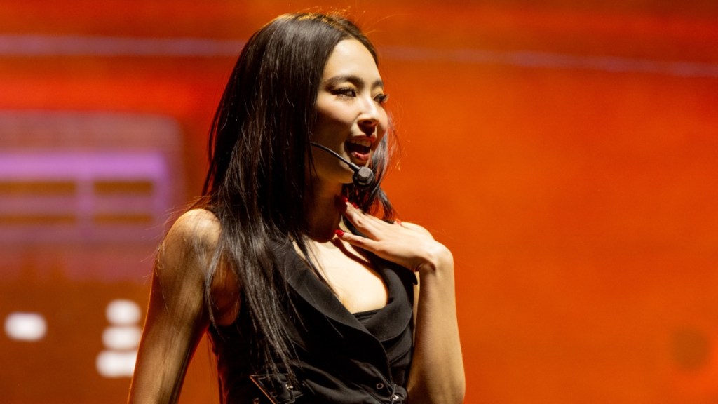 BLACKPINK’s Jennie Heats Up the Timeline in a Skin-Baring Bra Top That Reveals Plenty