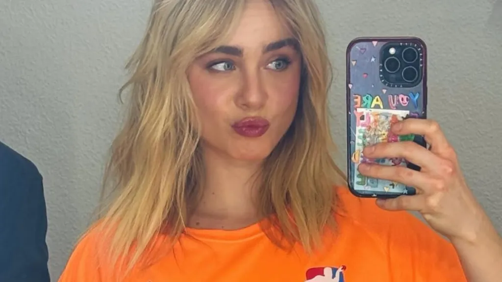 Clara Galle’s Barely-There Bikini Has Fans Obsessing Over Her ‘Sculpted’ Figure
