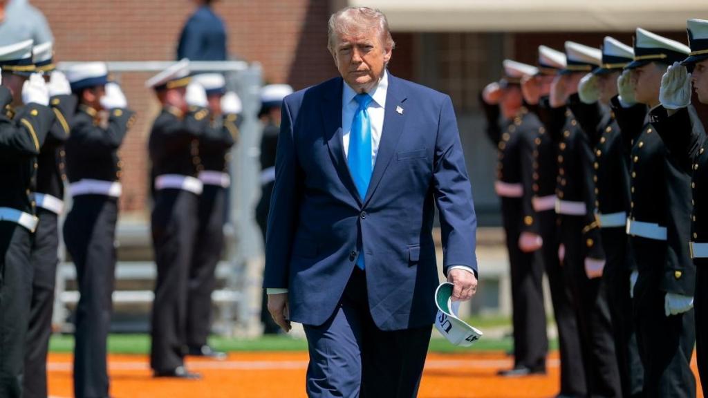 Donald Trump Makes Bizarre Comment About 'Good Looking Men'