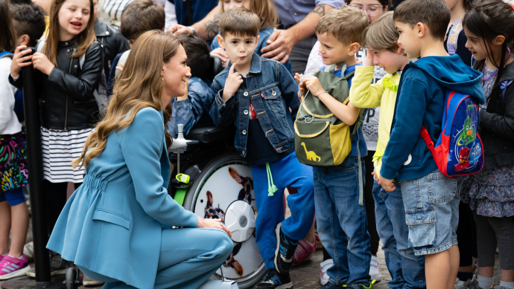 Kate Middleton Upstaged by Young Boy’s Hilarious Pose During Royal Greeting