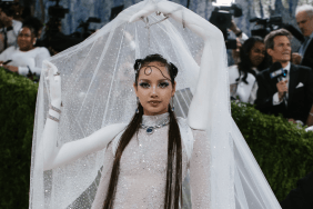 Blackpink’s Lisa Shows Up With ‘Extra Arms’ That Lift Her Veil at Met Gala