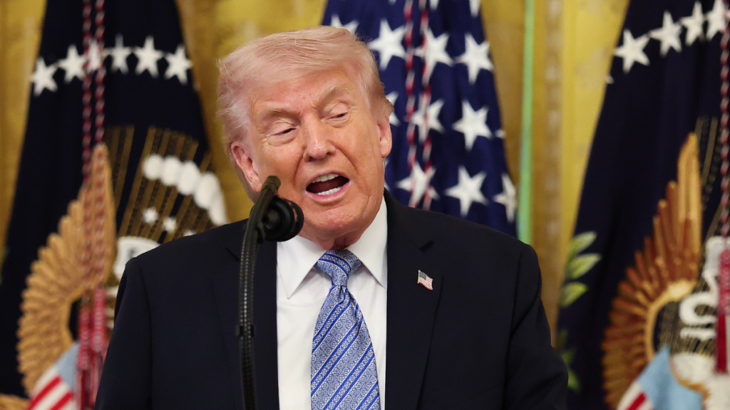 Donald Trump's Aides Worried About Oil Prices Amid Iran War — Report