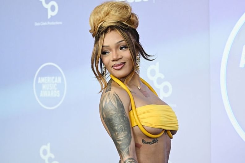 GloRilla’s Strapless Bustier Is Held Together by One Tiny String at AMAs