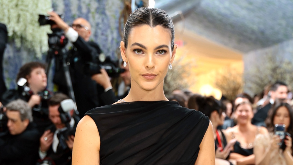 Leonardo DiCaprio's Girlfriend Drops Jaws in Skirt That's Almost Fully  See-Through - Mandatory