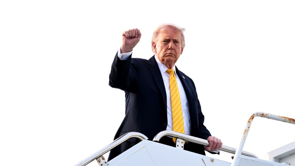 SNL UK Jokes Donald Trump 'S*** Himself' Before WHCD Shooting