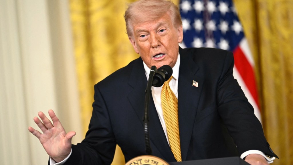 Donald Trump Apologizes for Misspelling Wife Melania’s Name Online