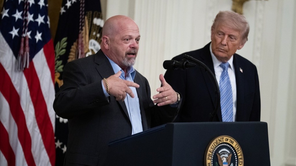 Pawn Stars Fans Criticize Rick Harrison Over Donald Trump Praise