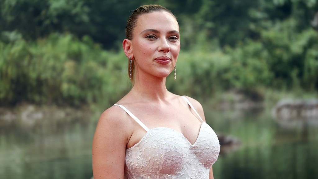 Scarlett Johansson & Bryan Cranston's 90% RT Movie Coming To HBO Max