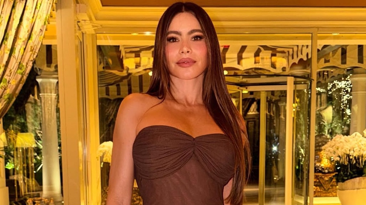 Sofia Vergara Squeezes Into a Bold Strapless Dress Barely Holding Her  Curves In - Mandatory