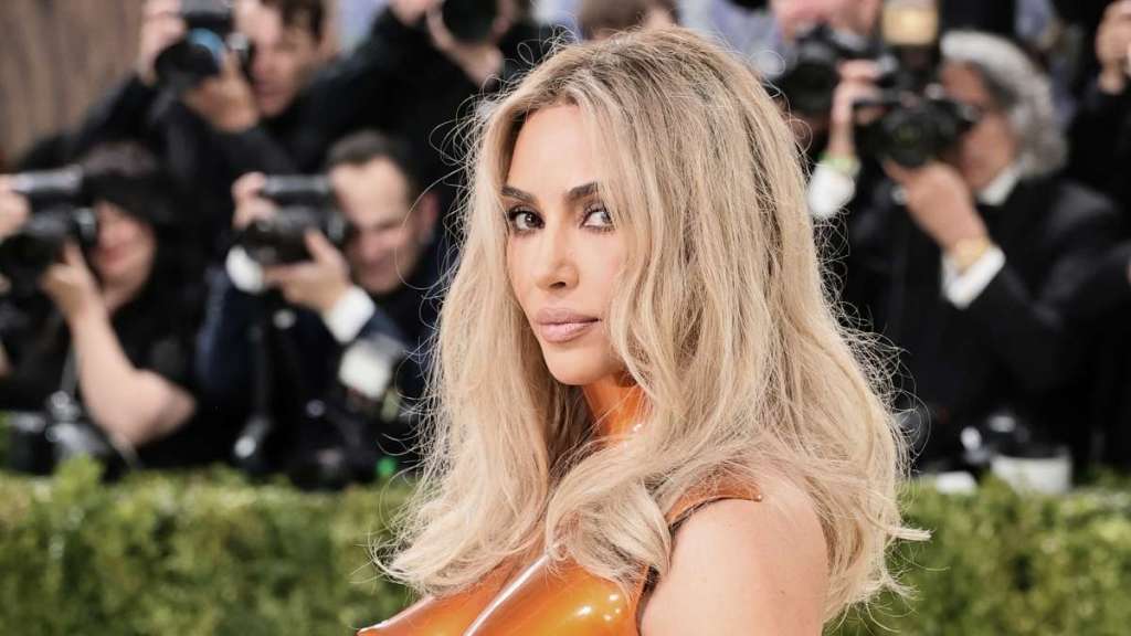 Kim Kardashian Insider Denies Claims About Lewis Hamilton’s Wealth