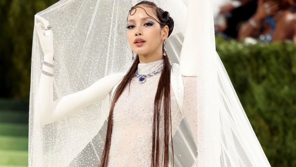 Blackpink's Lisa Flaunts Toned Abs in Plunging Bra Top at Met Gala Party