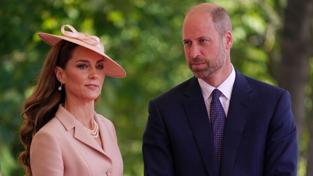 Prince William & Kate Middleton at Risk of Being Ruined by Royal Rival — Source