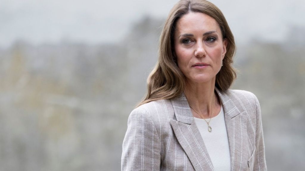 Kate Middleton's Walk in High Heels Sparks Buzz