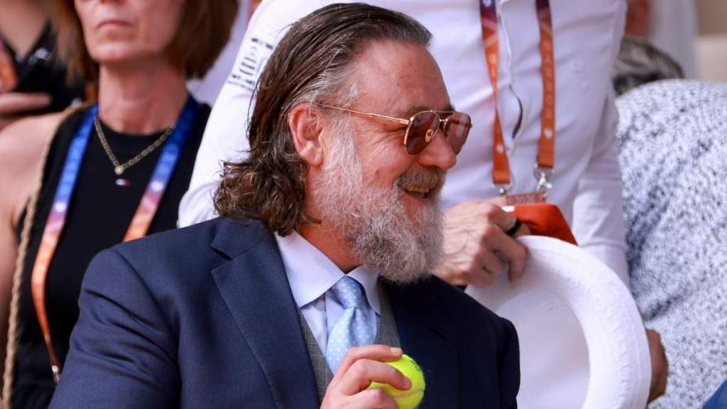 Russell Crowe Draws the Line on Autograph Requests in Heated Fan Exchange