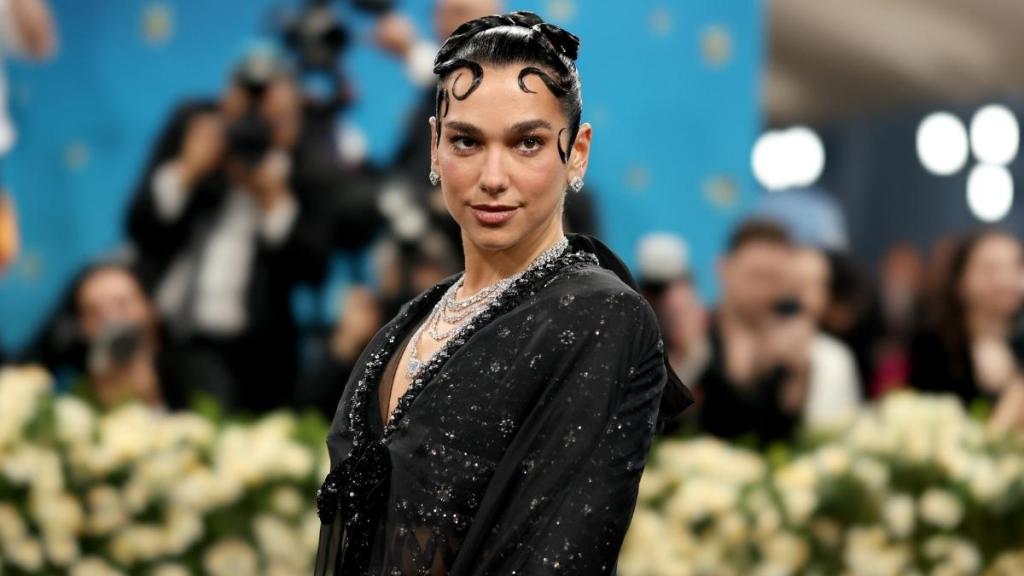 Dua Lipa's Met Gala 2026 Look Goes Viral After AI Photo