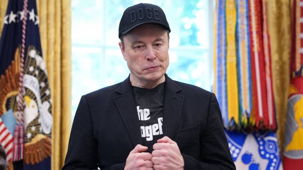 Elon Musk’s Baby Mama Says He ‘Endangered the Life’ of His Children