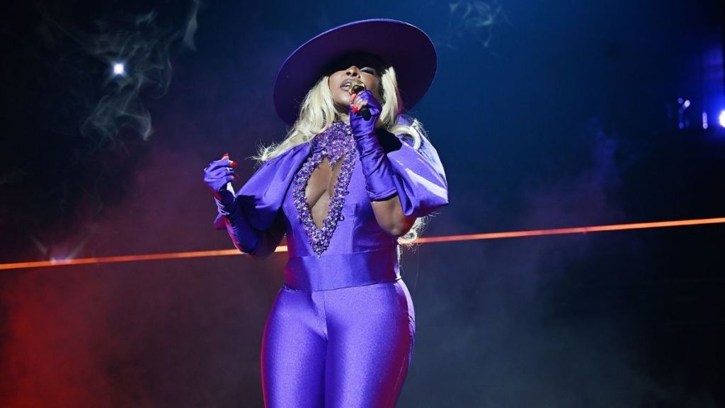 R&B Icon Leaves Fans Disappointed After Low Effort Concert: ‘It’s Okay To Retire'