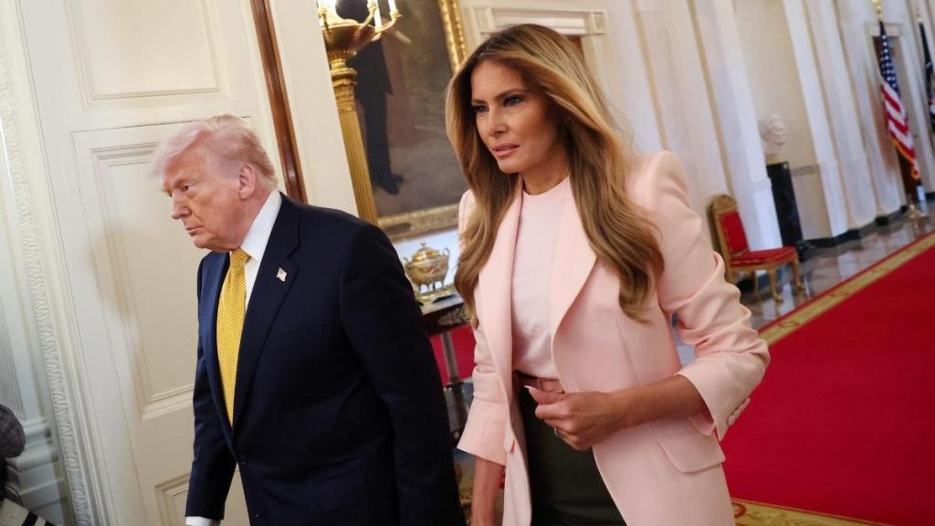Donald Trump's Mother's Day Post Includes Himself & Not Melania