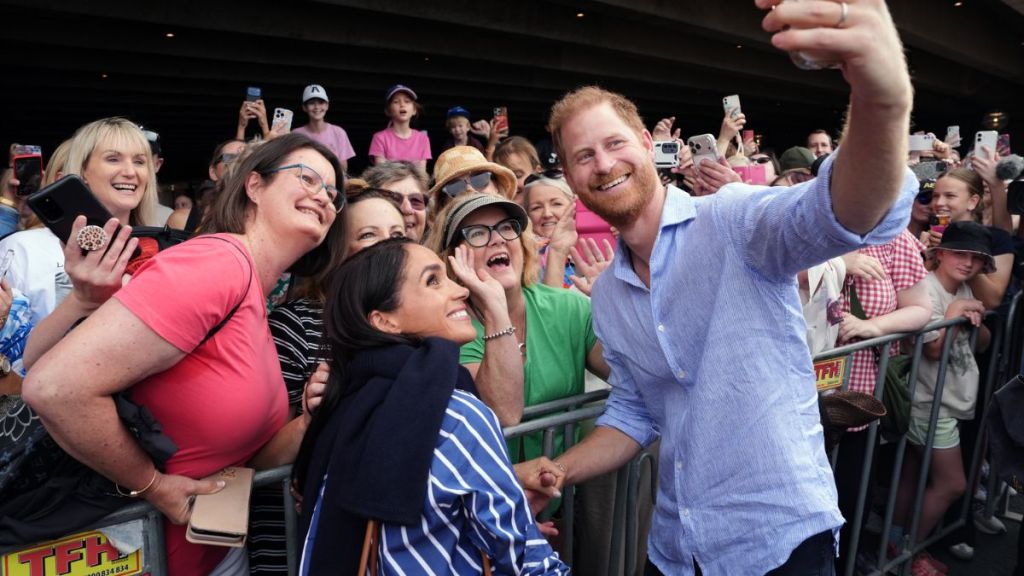 Meghan & Harry Can Benefit from Public's 'Visceral Fascination' — Expert