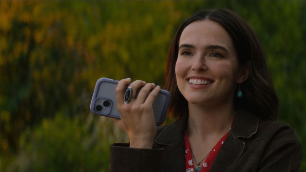 Zoey Deutch’s New Netflix Rom-Com Gets First Look Ahead of Release