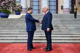 What Donald Trump & President XI's Handshake Tells Us About Relationship — Expert