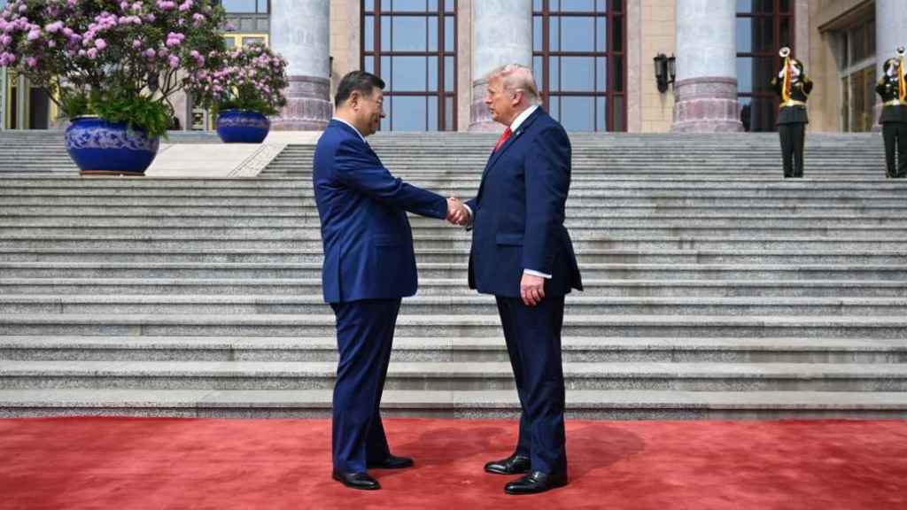 What Donald Trump & President XI's Handshake Tells Us About Relationship — Expert