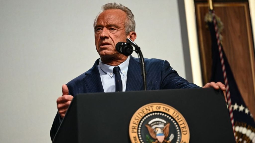 RFK Jr. Fearlessly Handles Snakes as His Wife Freaks Out in Viral Video