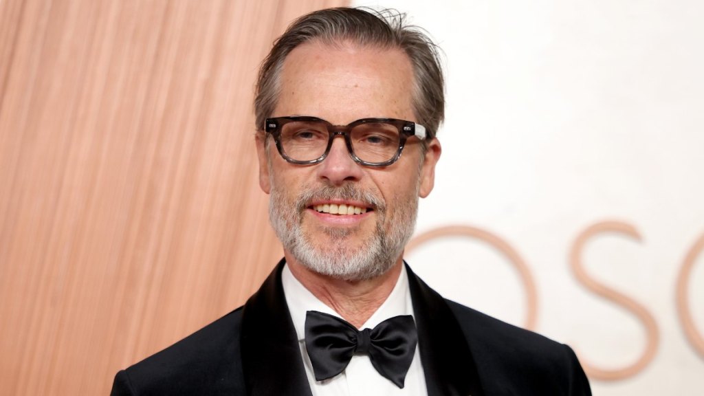 Guy Pearce & More Cast in New Crime Movie Like The Usual Suspects