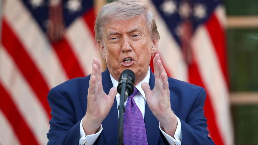 Donald Trump Brutally Calls Reporter ‘Dumb’ Over Ballroom Question