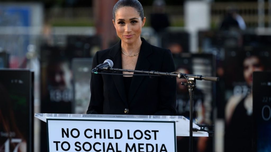 Meghan Markle Mocked for Seemingly Drawing Less Crowd in Geneva