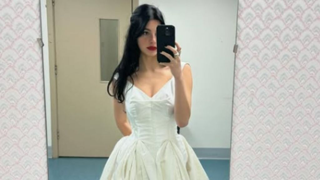 Leonardo DiCaprio’s Ex Turns Heads in a Plunging Top That Dips Lower Than Expected