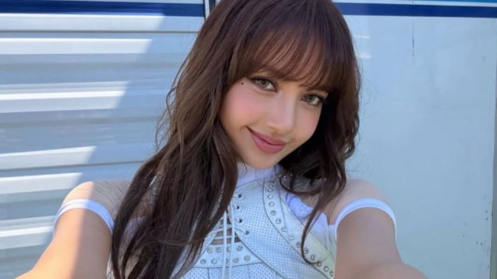 BLACKPINK’s Lisa Has Fans Looking Twice in an Ultra-Short Mini Skirt