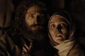 Aaron Taylor-Johnson holds someone in Werwulf.