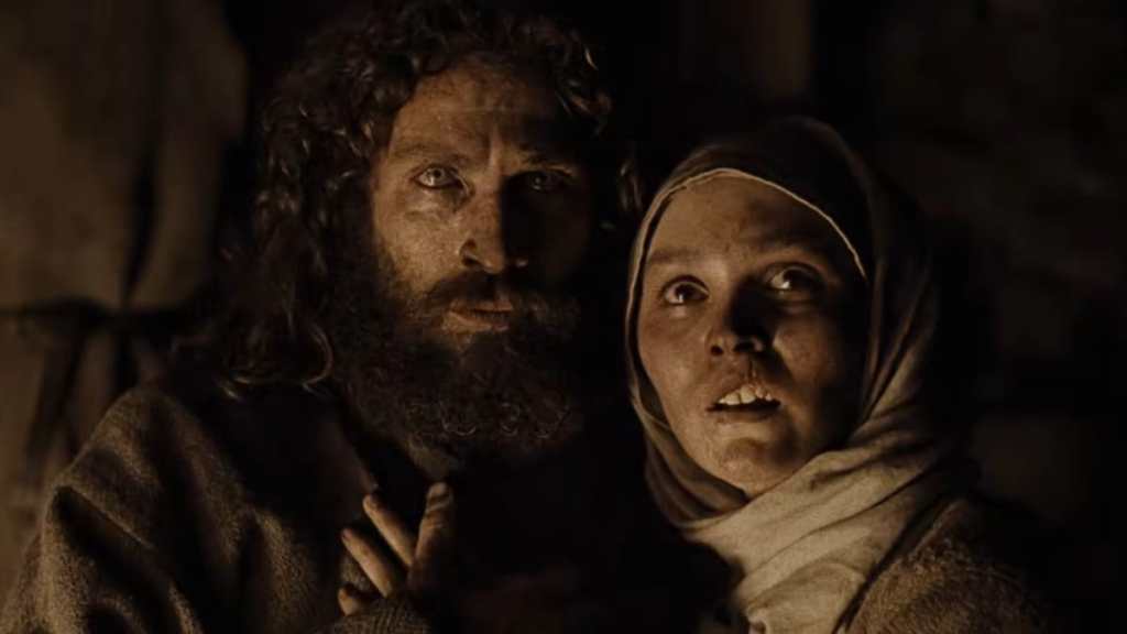 Aaron Taylor-Johnson holds someone in Werwulf.