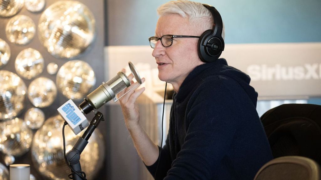 Anderson Cooper Breaks Into a Laugh Over Donald Trump’s T1 Phone Claim