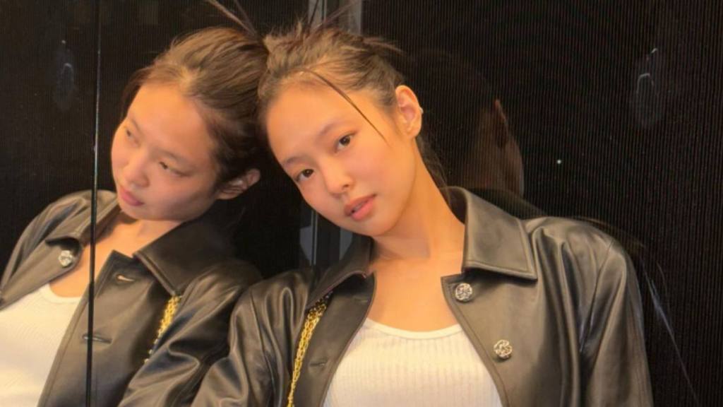 Blackpink jennie plunging top