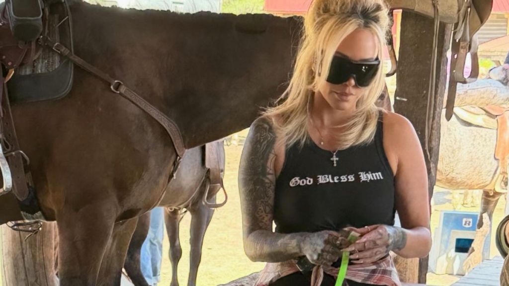 Bunnie XO Seeks Help After Inbox Fills With NSFW Requests