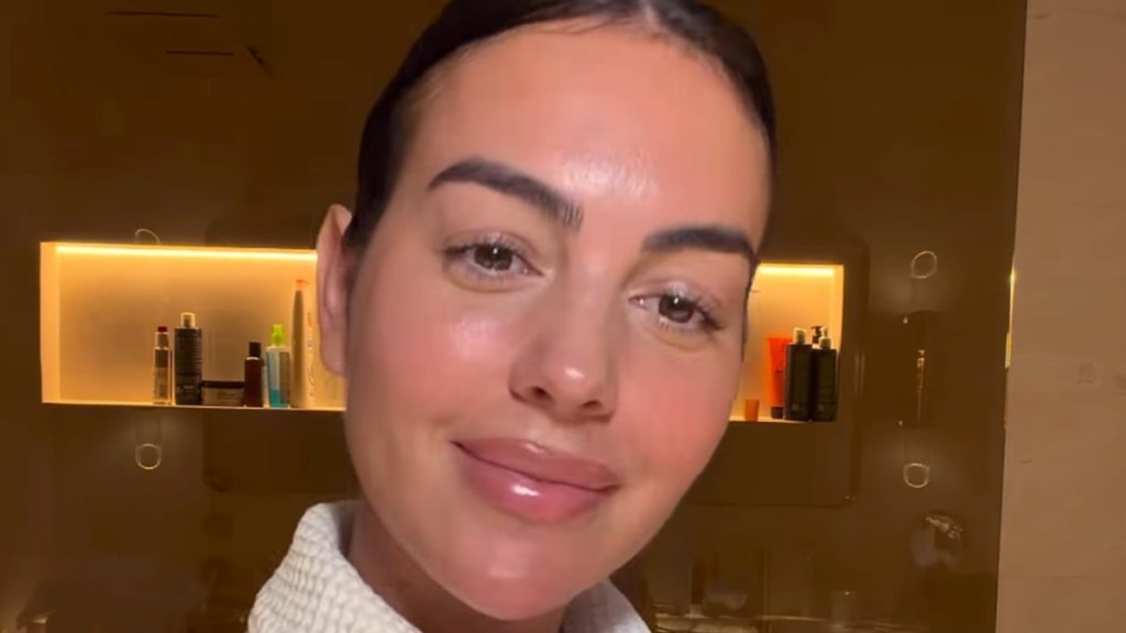 Cristiano Ronaldo’s Fiancée Flaunts Her Curves in a Cheeky Thong-Baring Ensemble