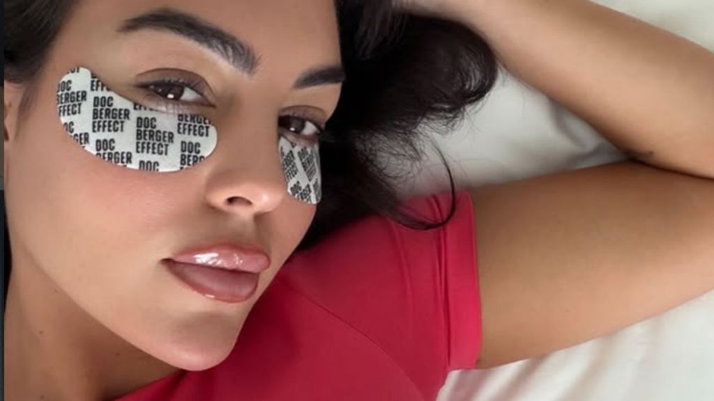 Cristiano Ronaldo’s Fiancée Completely Bares Her Legs in Teeny Tiny Shorts