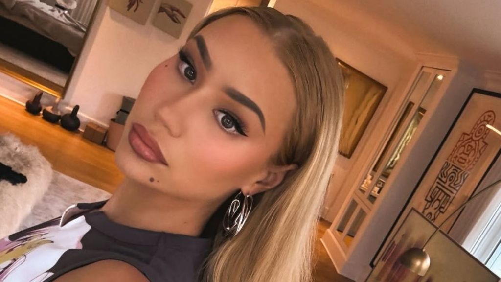 Iggy Azalea’s Semi-Sheer Gown Brings the Perfect Blend of Classy & Sexy