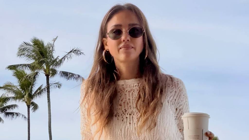 Jessica Alba toned abs pantsuit