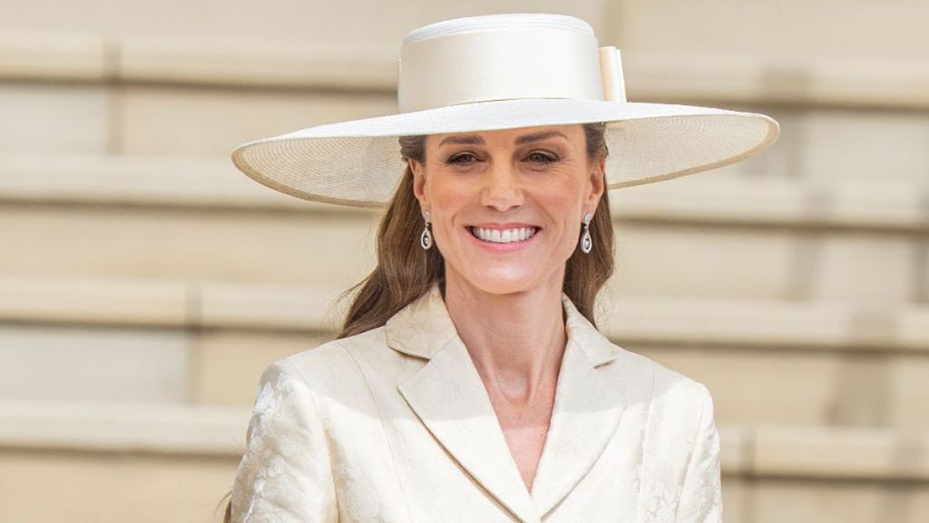 Kate Middleton's Reaction to Meghan Markle's 1-Word Joke Is Resurfacing