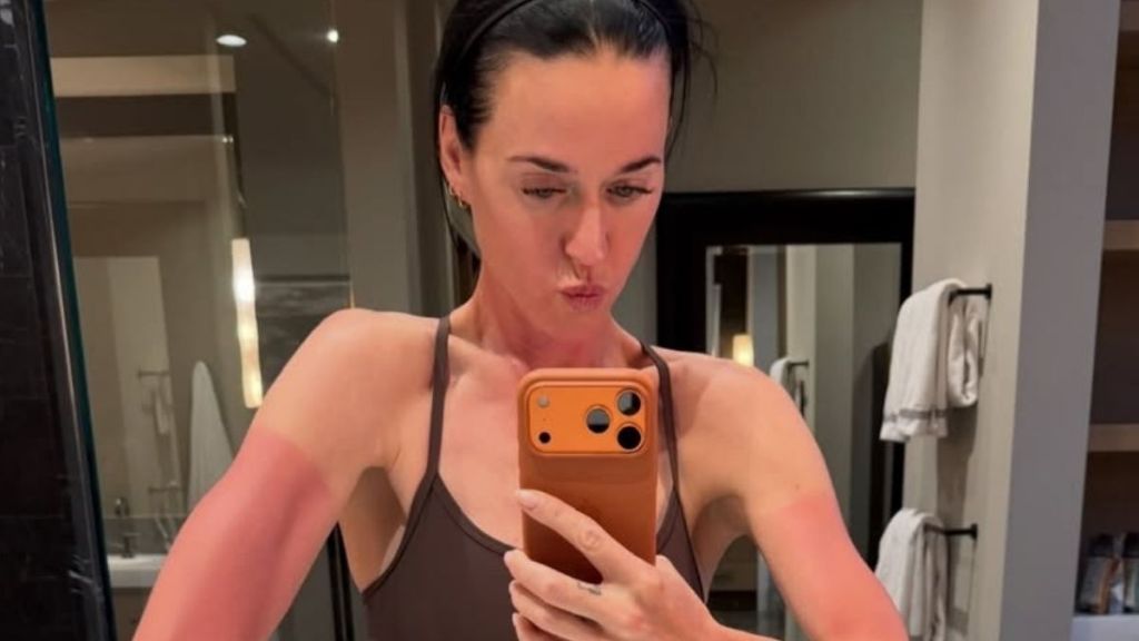 Katy Perry’s Bare-Midriff Look Demands Attention During Performance