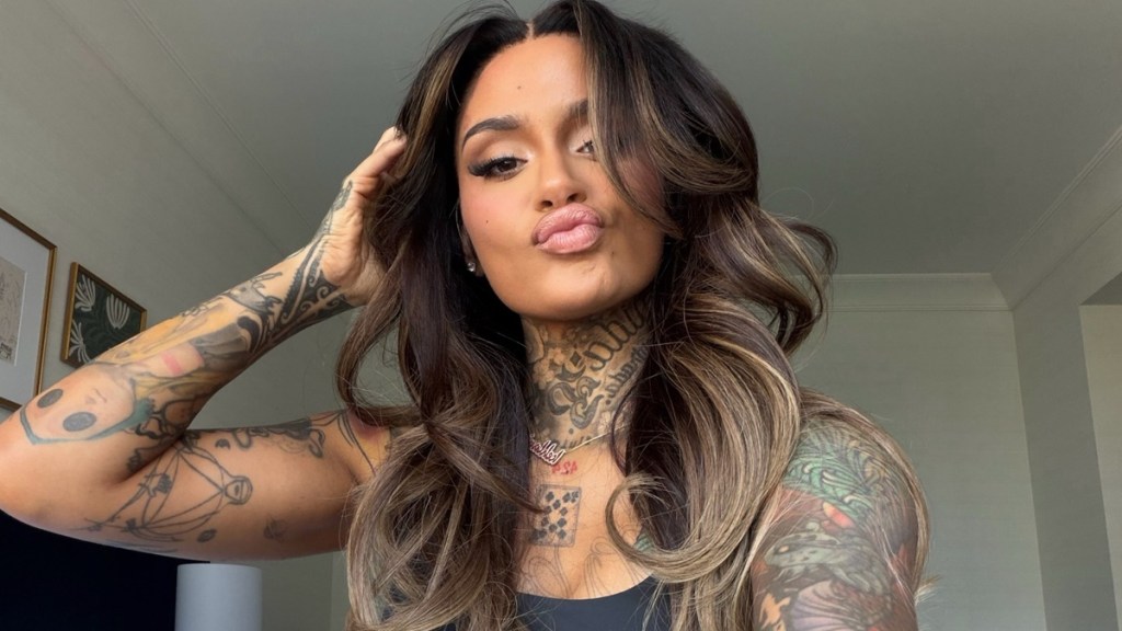 Kehlani’s Daring Bra-Top Puts Her Tattoos & Toned Midriff on Display