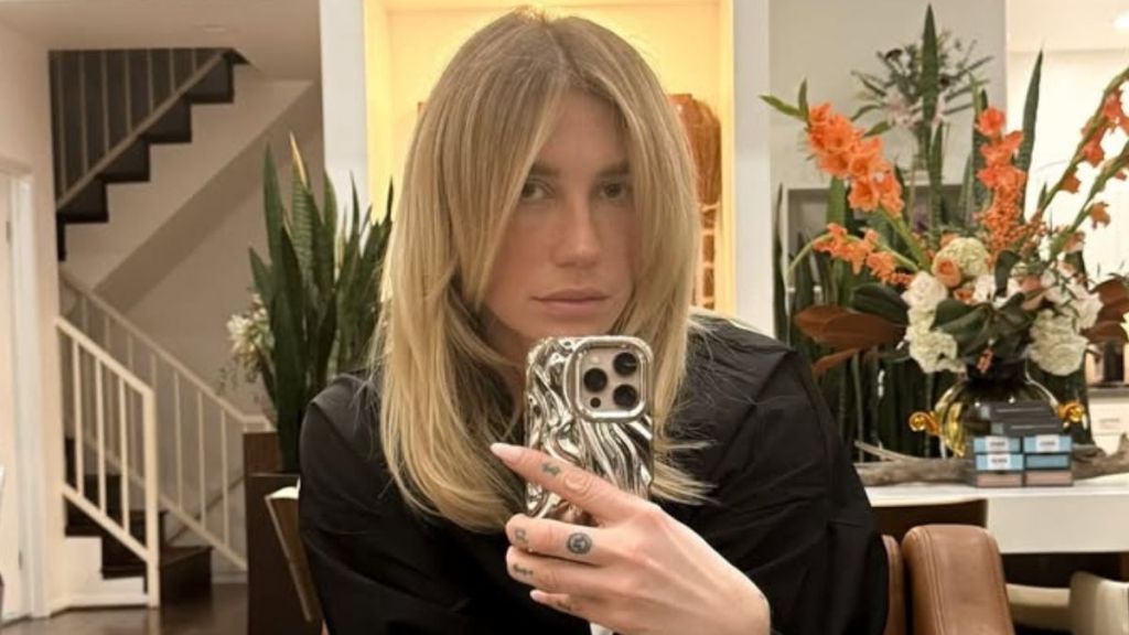 Kesha Spreads Her Legs on Stage in Bodysuit That Shows off Her Thighs