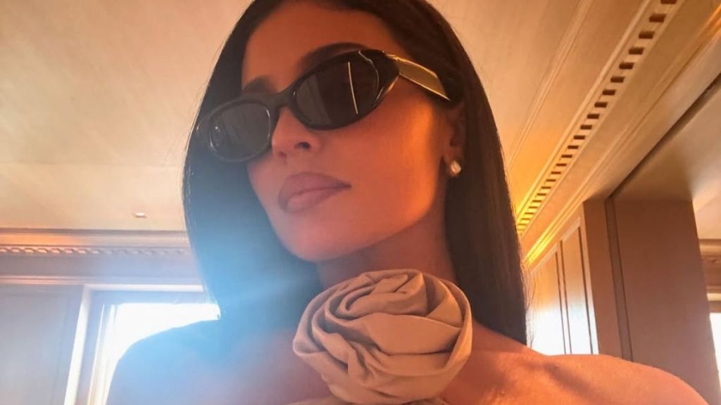 Kylie Jenner Packs Serious Curves Into a Figure-Hugging Latex Dress